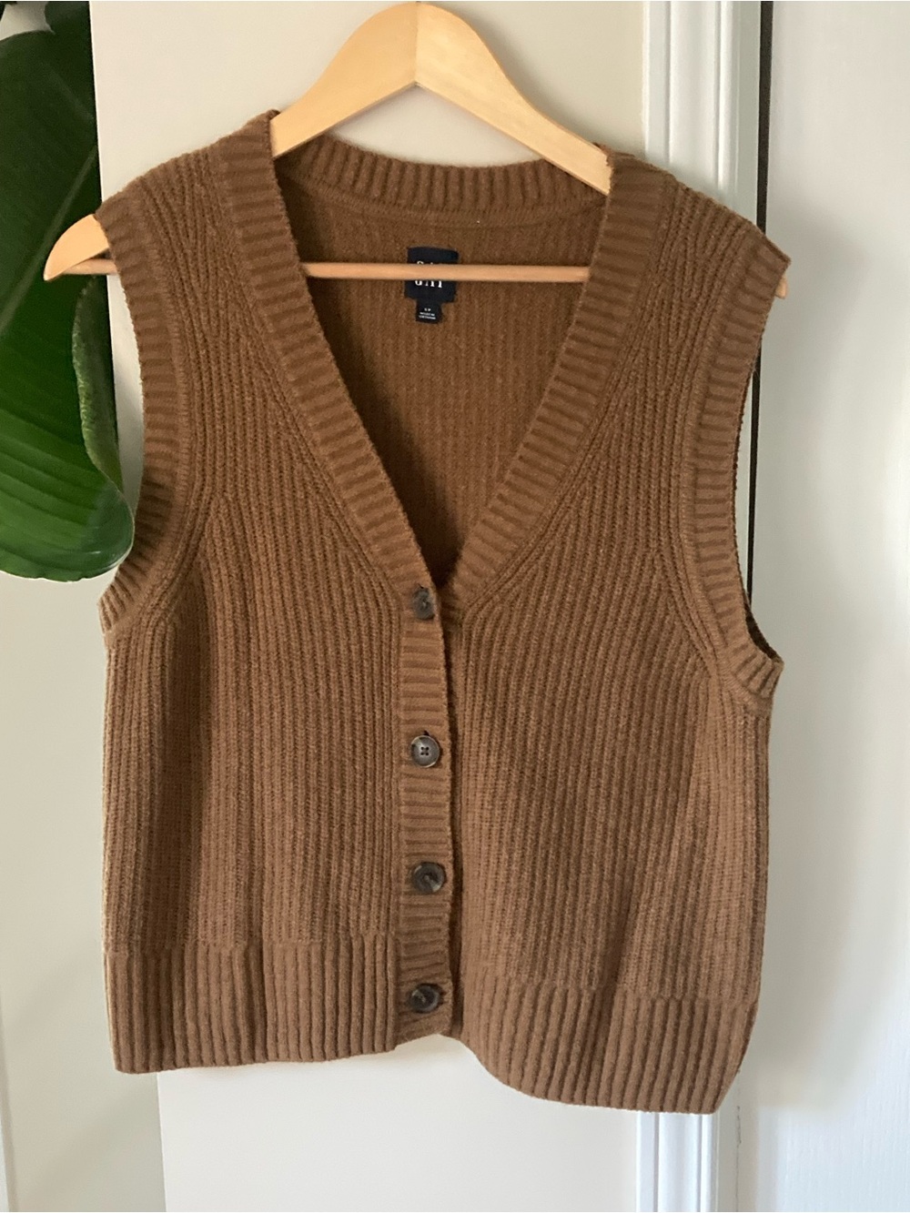 GAP Ribbed Button-Front Sweater Vest - Brown